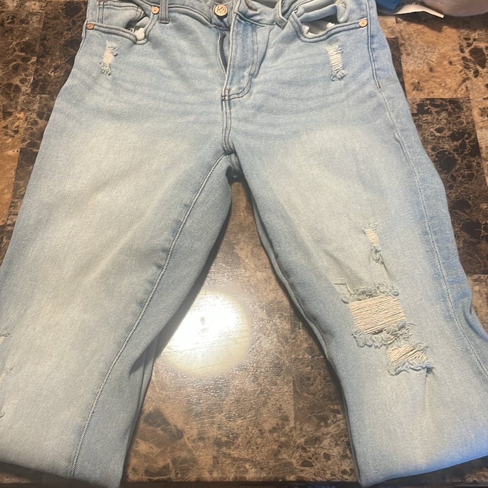 Women’s Kendall + Kylie Distressed Jeans - Picture 4 of 7